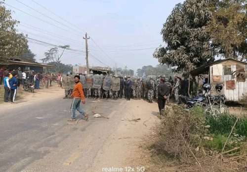 प्रेमसम्बन्धको विषयमा विवाद हुँदा २० जना घाइते, प्रहरीको गाडी जलाइयो, गोदाममा समेत आगजनी