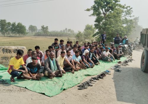 नारायणी नदिमा ठेकेदारलाई मस्ती,स्थानीयलाई सास्ती