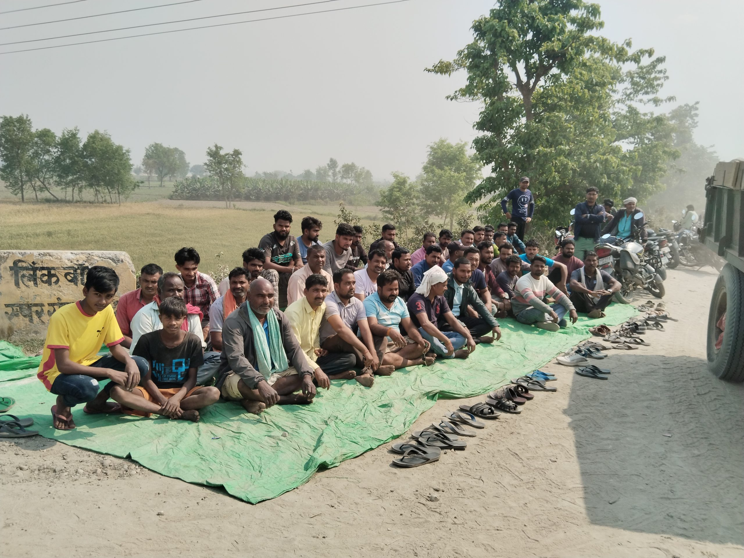 नारायणी नदिमा ठेकेदारलाई मस्ती,स्थानीयलाई सास्ती