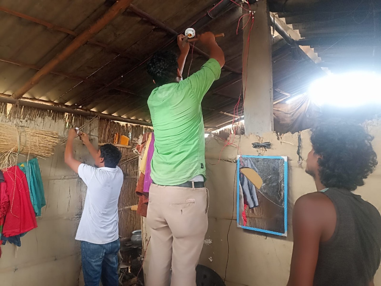 मेड नेपालद्धारा अतिबिपन्न मुसहर समुदाय घरलाई सोलार लाईट जडान