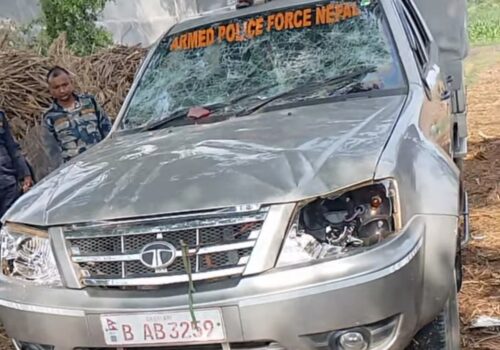 स्थानीयको विवाद समाधानमा गएको प्रहरीको २ गाडी नवलपरासीमा तोडफोड