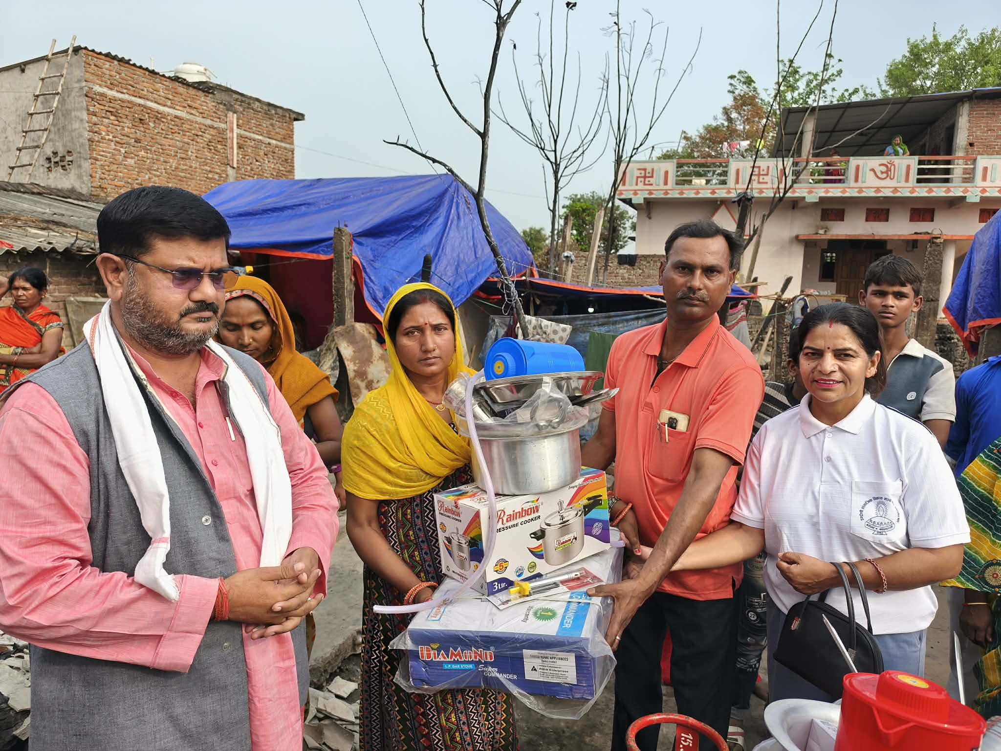 प्रेरणा परियोजनाले गर्यो आगलागी पीडित परिवारलाई राहत वितरण